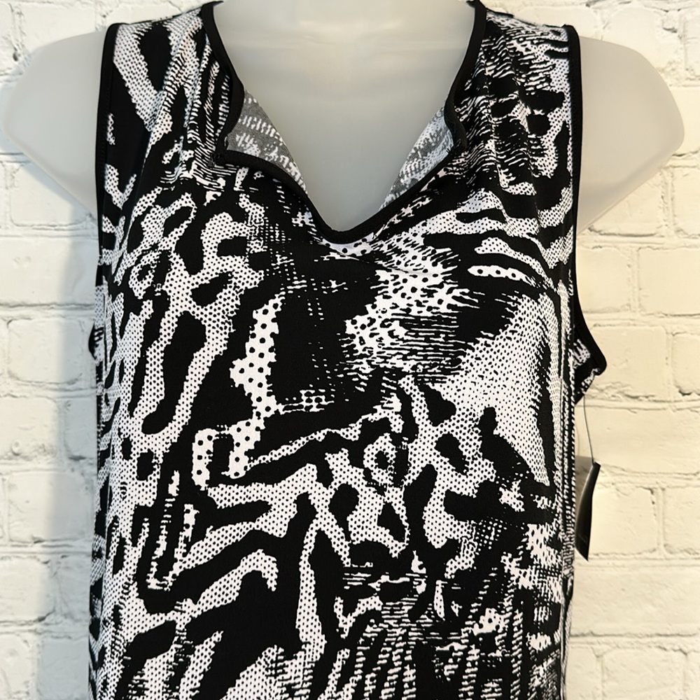 Tahari black and white animal print top - Picture 2 of 8